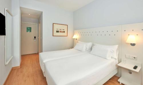 Habitación Familiar contigua del hotel NH Valencia Las Ciencias. Foto 6
