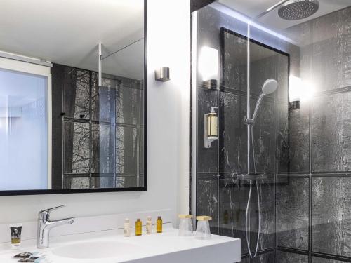 Classic Twin Room with Terrace and Spa Access del hotel Mercure Aix-les-Bains Domaine de Marlioz Hôtel & Spa. Foto 5