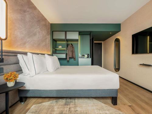 Habitación Superior con sofá cama del hotel Novotel Valencia Lavant - New Opening 2024