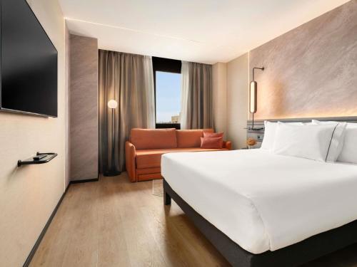 Habitación Superior con sofá cama del hotel Novotel Valencia Lavant - New Opening 2024