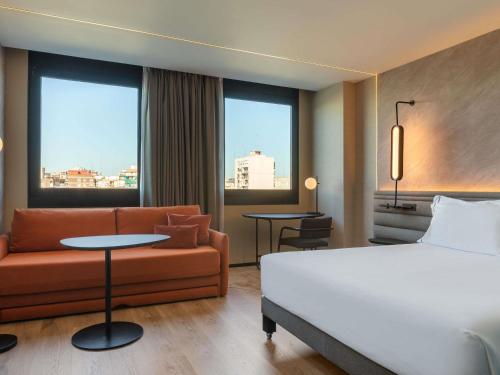 Habitación Executive con sofá cama del hotel Novotel Valencia Lavant - New Opening 2024
