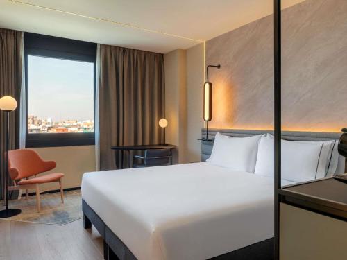 Habitación Superior con sofá cama del hotel Novotel Valencia Lavant - New Opening 2024