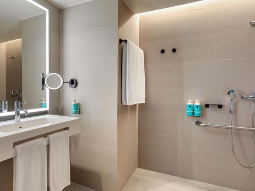 Habitación Superior Adaptada del hotel Novotel Valencia Lavant - New Opening 2024. Foto 1