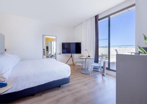 El Estudio con terraza del hotel Innside Valencia Oceanic. Foto 1