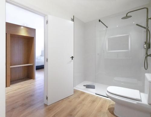 Estudio comunicado con terraza del hotel Innside Valencia Oceanic. Foto 1