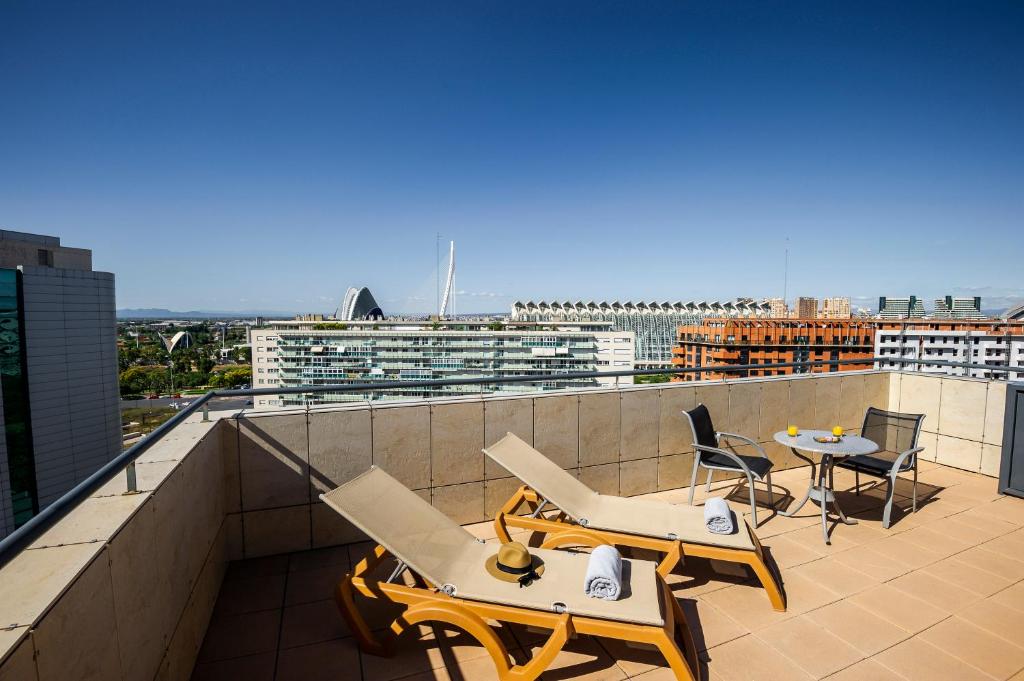 Habitación doble Balcón o Terraza Premium del hotel Innside Valencia Oceanic. Foto 2