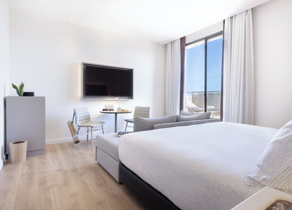 The Studio with Terrace Connected Vista ciudad del hotel Innside Valencia Oceanic