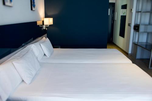 Habitación Doble - 2 camas del hotel Santa Eulalia. Foto 6