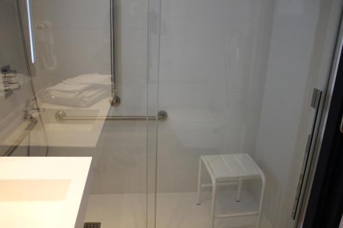 Habitación Doble adaptada para personas de movilidad reducida del hotel Santa Eulalia. Foto 3