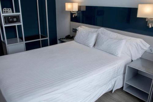Habitación Doble adaptada para personas de movilidad reducida del hotel Santa Eulalia. Foto 5