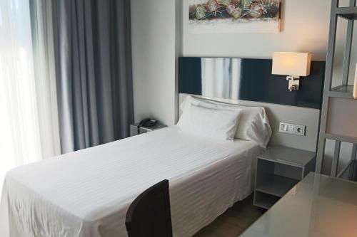 Habitación Individual del hotel Santa Eulalia. Foto 4