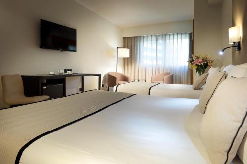 Habitación Triple del hotel Exe Rey Don Jaime. Foto 1