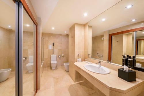 Habitación Triple del hotel Exe Rey Don Jaime. Foto 4