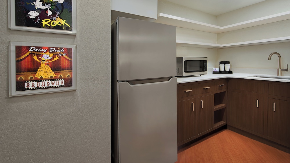 Family Suite. Florida special accessible room and option for hearing accessibility. 1 queen bed, 2 del hotel Disney's All-star Music Resort. Foto 3