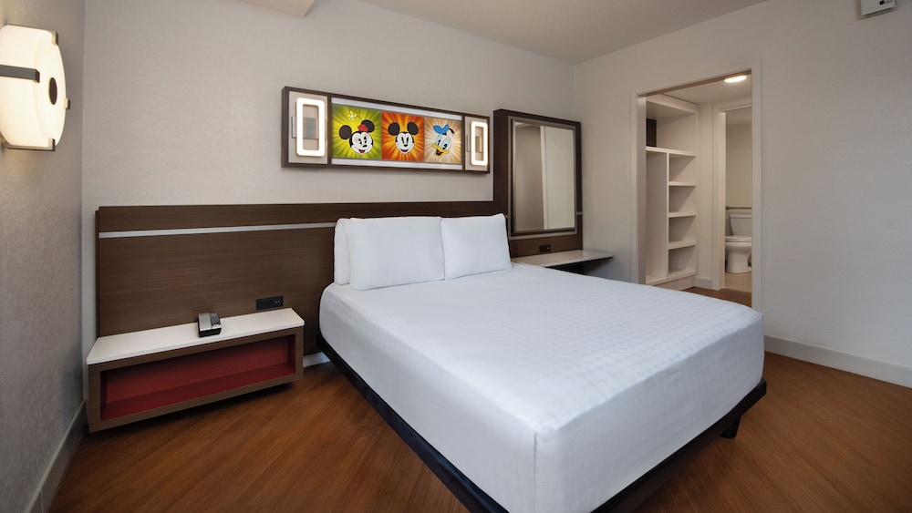 Family Suite. Wheelchair accessible with tub and option for hearing accessibility. 1 queen bed, 2 q del hotel Disney's All-star Music Resort. Foto 1