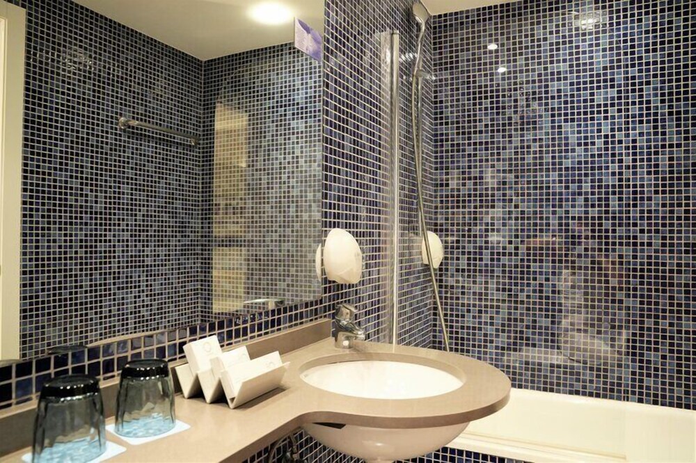 Habitación L del hotel Port Feria Valencia. Foto 3