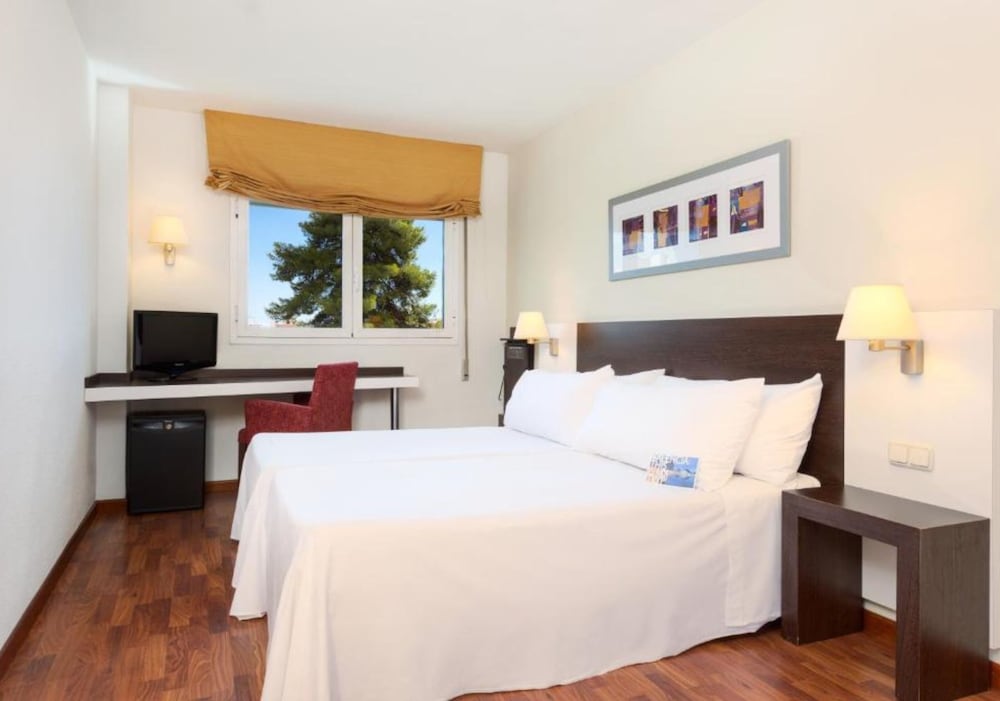 Habitación M del hotel Port Feria Valencia. Foto 1
