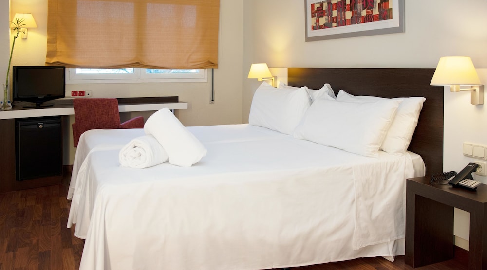 Habitación M del hotel Port Feria Valencia. Foto 3