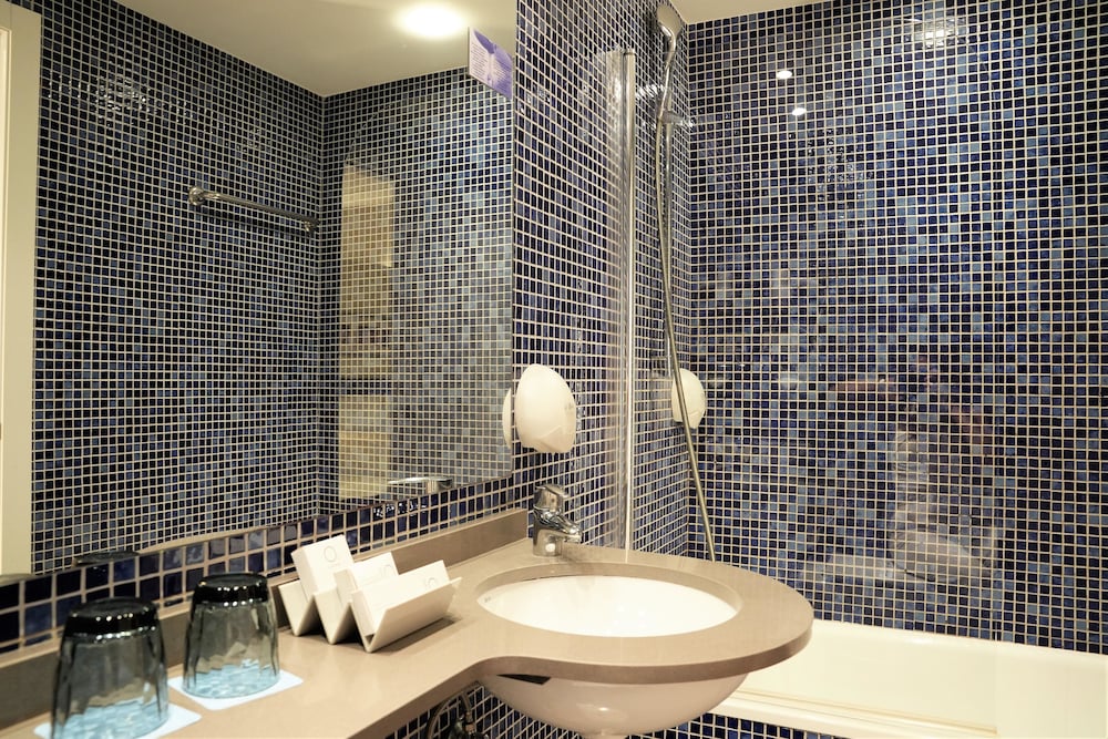Habitación M del hotel Port Feria Valencia. Foto 4
