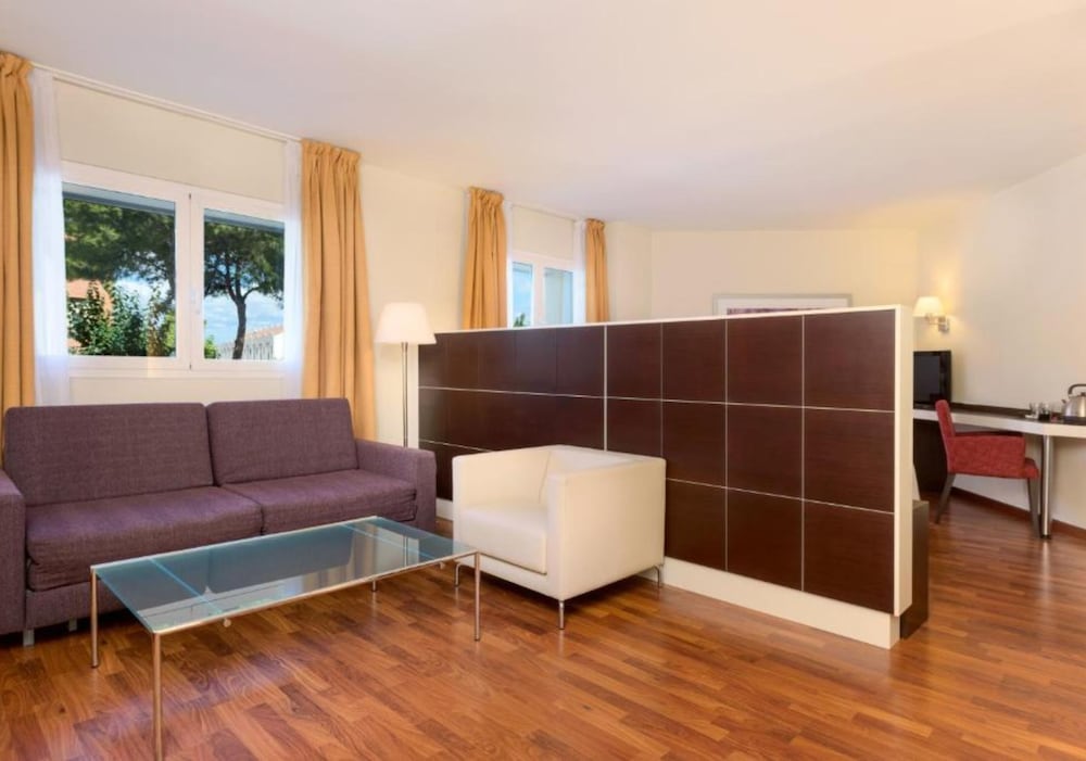 Habitación XL del hotel Port Feria Valencia. Foto 3