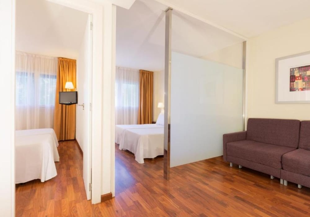 Habitación XL del hotel Port Feria Valencia. Foto 4