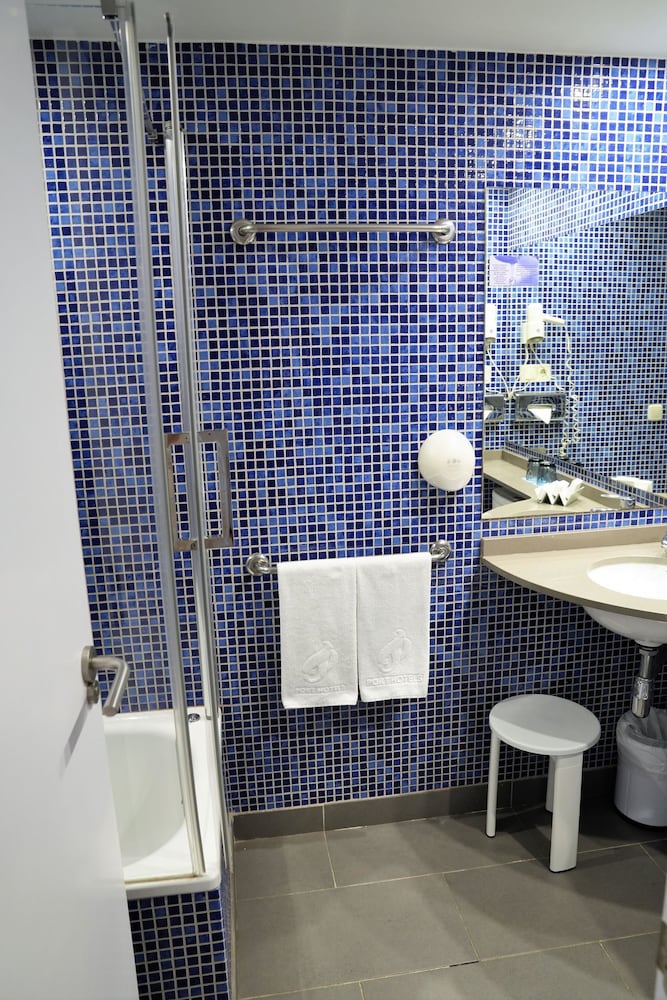 Habitación XL del hotel Port Feria Valencia. Foto 5