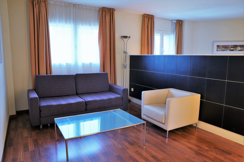 Habitación Junior Suite del hotel Port Feria Valencia. Foto 4