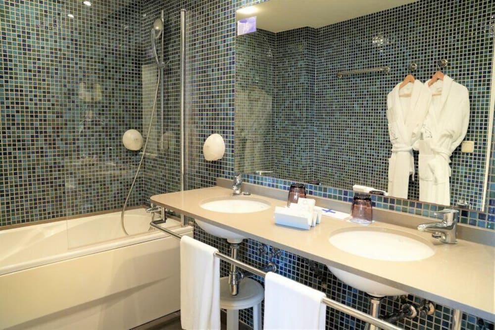 Habitación Junior Suite del hotel Port Feria Valencia. Foto 5