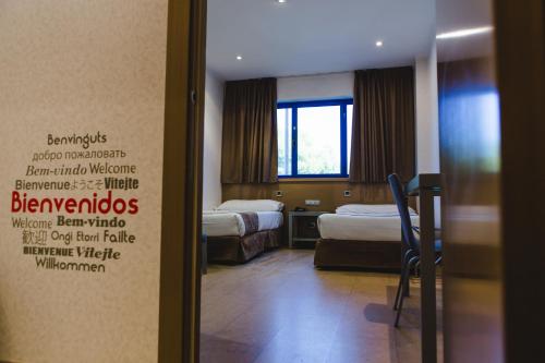 Habitación Doble Pequeña - 2 camas del hotel Mas Camarena. Foto 9
