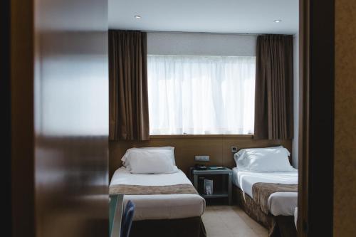Habitación Triple del hotel Mas Camarena. Foto 4