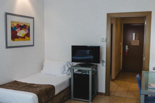 Habitación Triple del hotel Mas Camarena. Foto 5