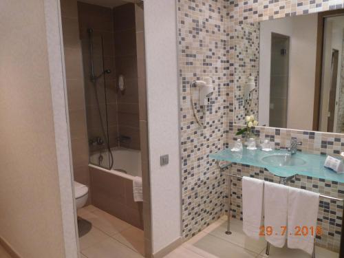 Habitación Triple del hotel Mas Camarena. Foto 10