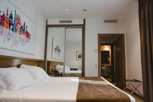 Suite Junior del hotel Mas Camarena. Foto 3