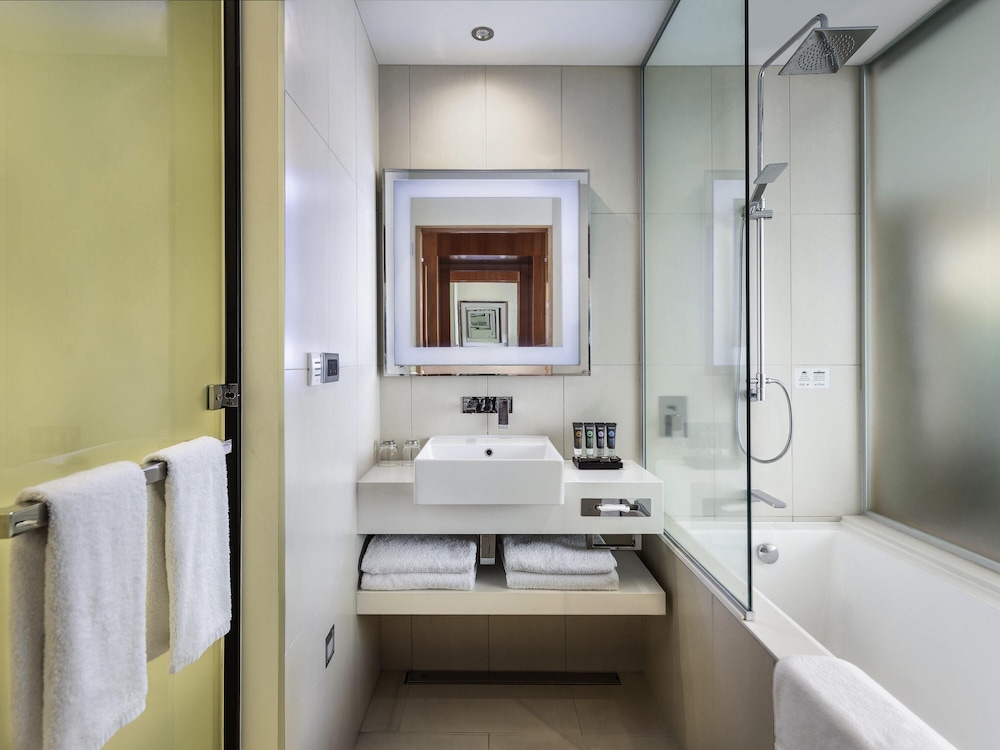 Habitación doble superior, 2 camas dobles del hotel Novotel Auckland Airport. Foto 3