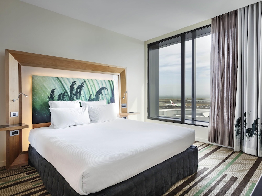 Suite, 1 cama de matrimonio grande del hotel Novotel Auckland Airport. Foto 1