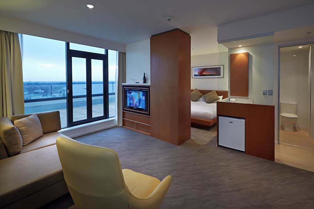 Suite ejecutiva, 1 cama de matrimonio grande del hotel Novotel Christchurch Cathedral Square. Foto 2