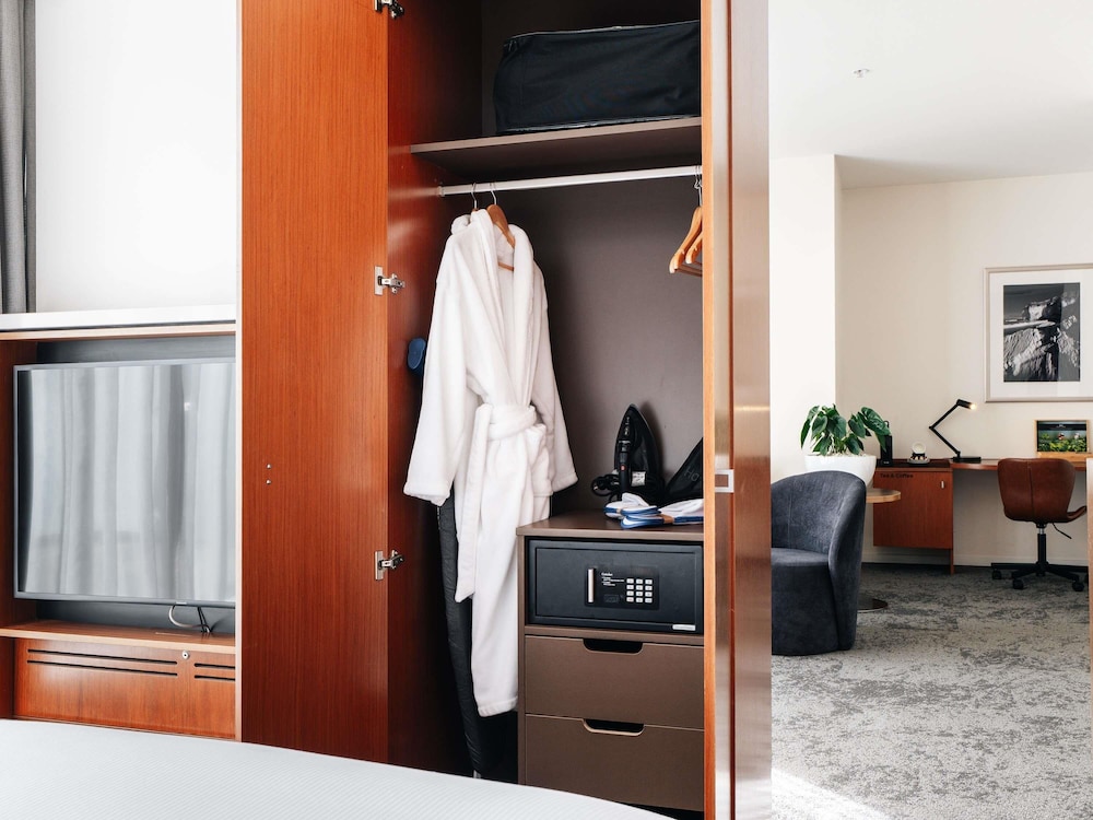 Suite ejecutiva, 1 cama de matrimonio grande del hotel Novotel Christchurch Cathedral Square. Foto 3