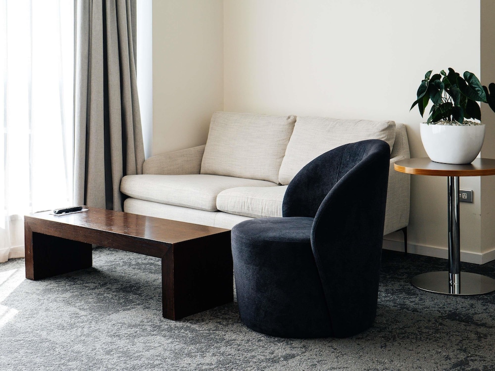 Suite ejecutiva, 1 cama de matrimonio grande del hotel Novotel Christchurch Cathedral Square. Foto 5
