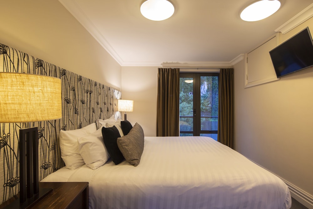 Suite con Vistas al Lago de 2 Dormitorios del hotel Peppers Beacon Queenstown. Foto 2