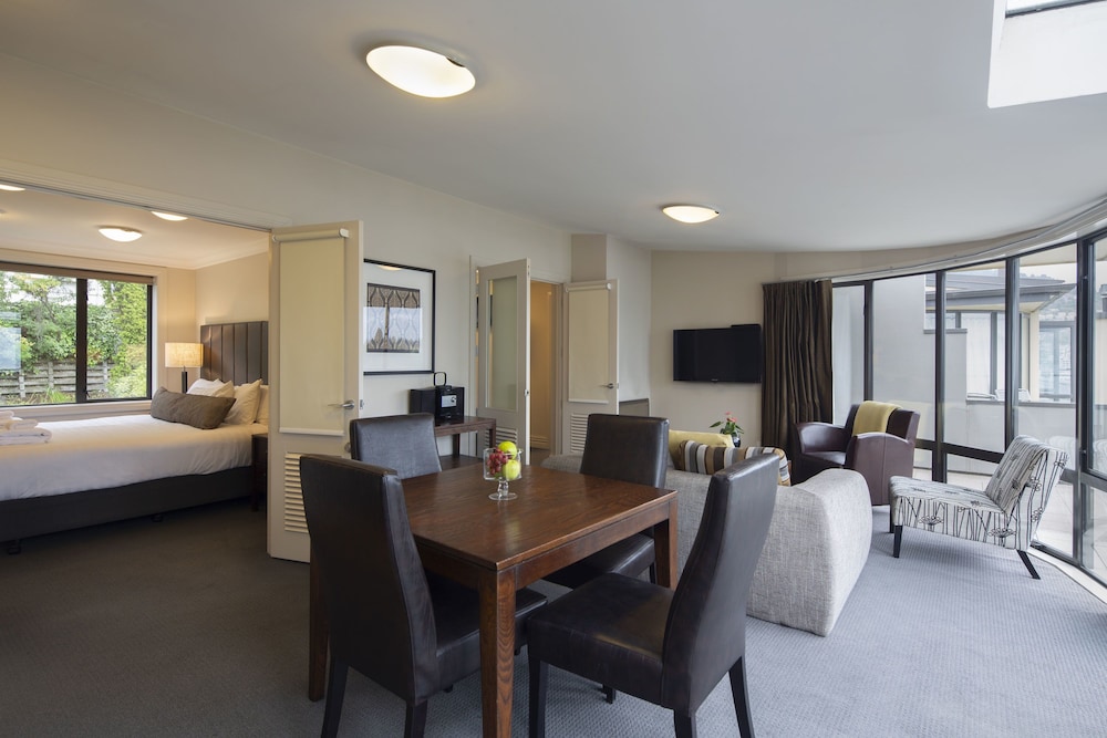 Suite con Vistas al Lago de 2 Dormitorios del hotel Peppers Beacon Queenstown. Foto 3