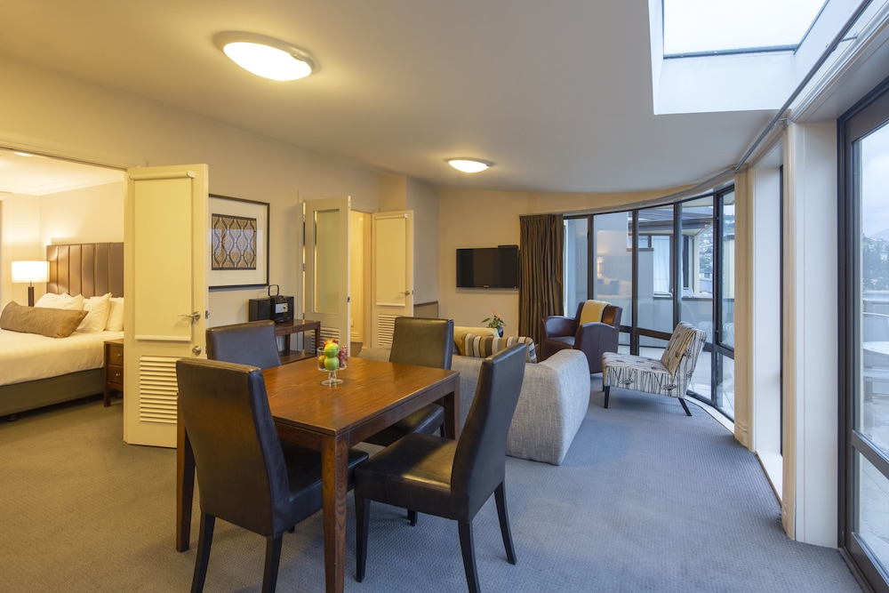Suite con Vistas al Lago de 2 Dormitorios del hotel Peppers Beacon Queenstown. Foto 4