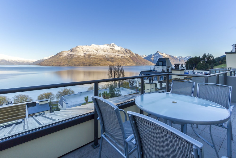 Suite con Vistas al Lago de 2 Dormitorios del hotel Peppers Beacon Queenstown. Foto 9