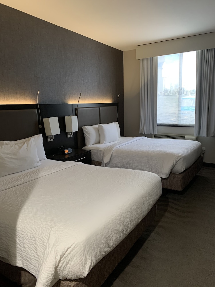 Habitación doble Accesible 2 Camas queen Normal del hotel Fairfield Inn & Suites by Marriott New York Staten Island. Foto 1
