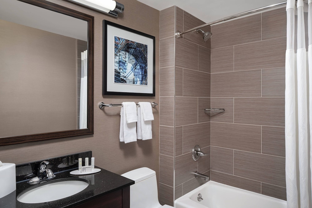 Habitación doble Accesible 2 Camas queen Normal del hotel Fairfield Inn & Suites by Marriott New York Staten Island. Foto 5