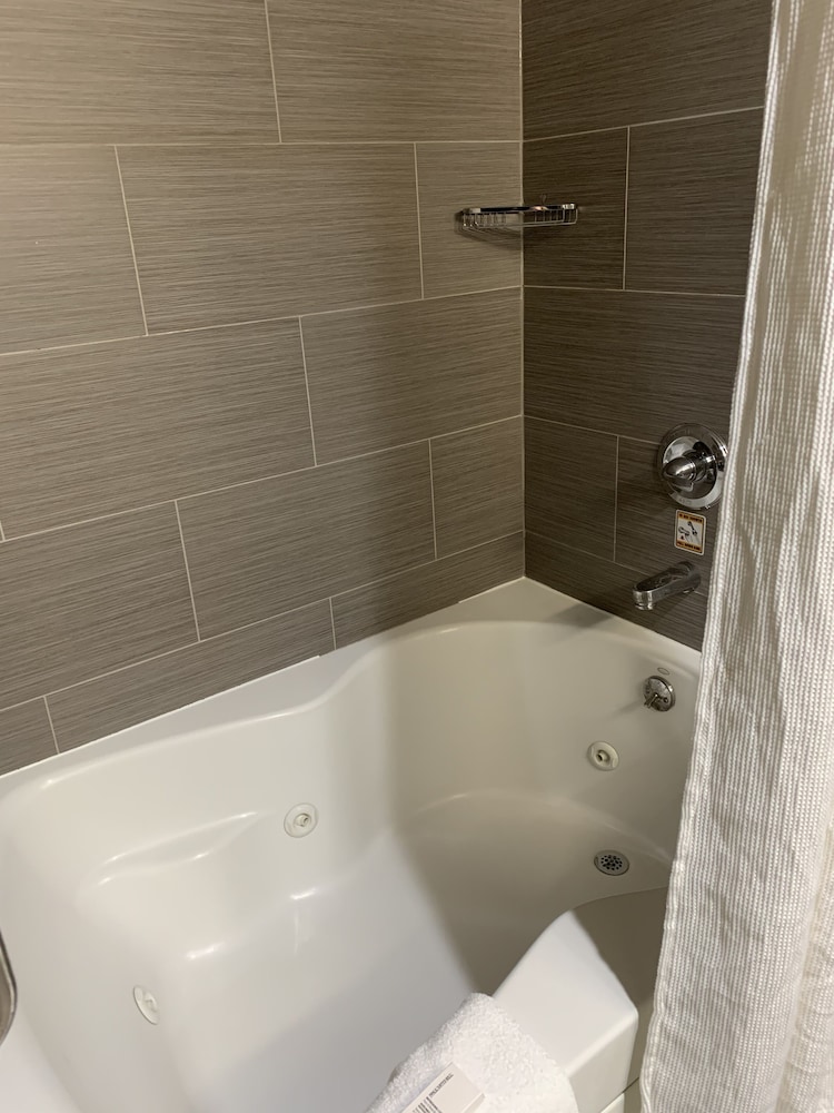 Habitación doble Accesible 2 Camas queen Normal del hotel Fairfield Inn & Suites by Marriott New York Staten Island. Foto 8