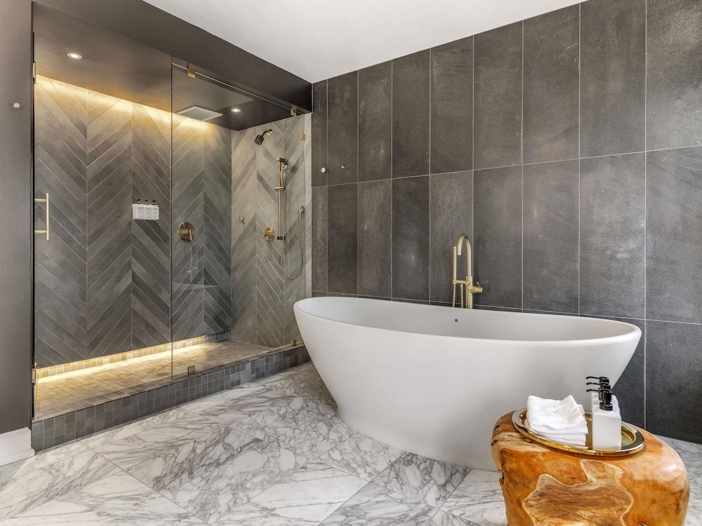 SUITE PRESIDENCIAL MONARCH EN ESQUINA, 1 Cama King, 1500 SF, 139 SM, Vistas a la Ciudad, 1.5 Baños, Nespresso del hotel Andra Seattle Mgallery Collection. Foto 9