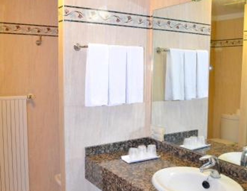 Habitación Cuádruple Clásica del hotel Lasa Sport
