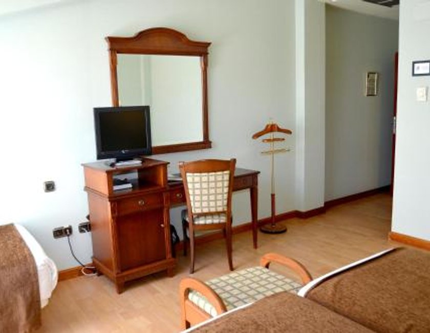 Habitación Cuádruple Clásica del hotel Lasa Sport. Foto 1