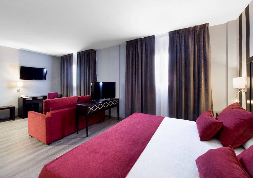 Habitación triple básica, 3 camas individuales del hotel Zentral Parque. Foto 2