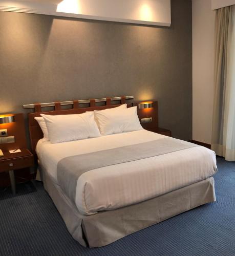 Habitación Doble con cama supletoria del hotel Olid. Foto 1